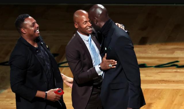 bsport-雷·阿伦现身KG球衣退役仪式 三巨头一个都不能少